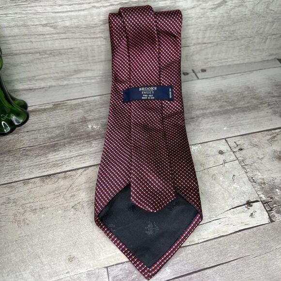 Brooks Brothers Basics Navy Blue Red Striped 100% Silk Necktie Made in USA - Picture 7 of 7